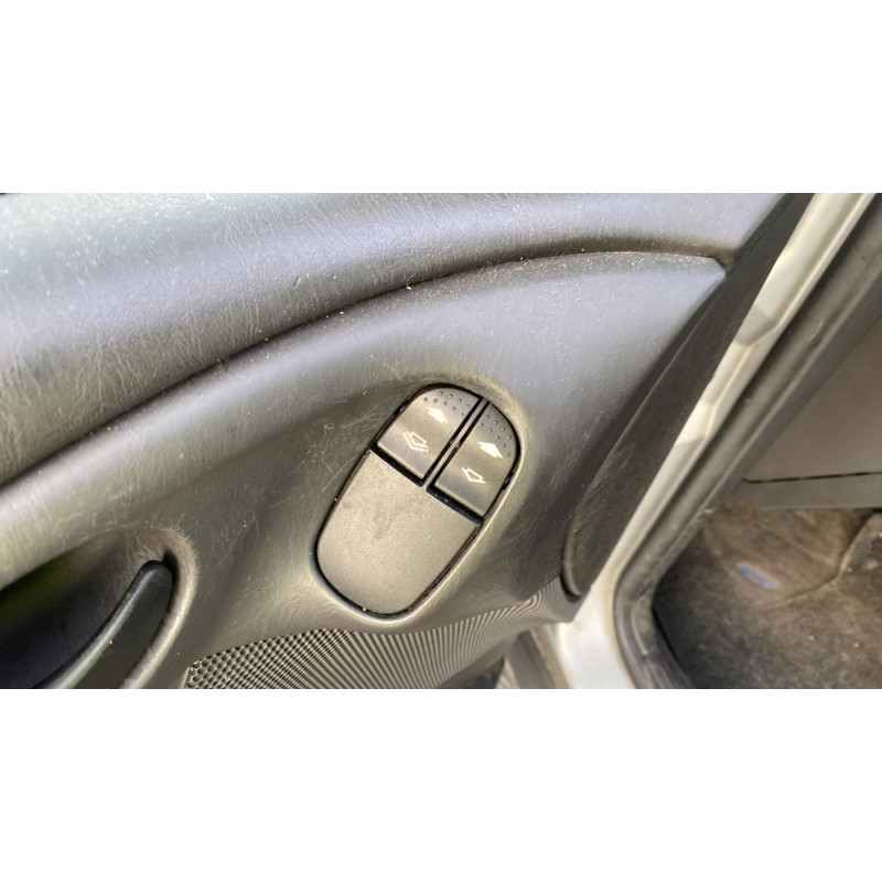 Poignee porte arriere gauche FORD FOCUS 1 Photo n°13