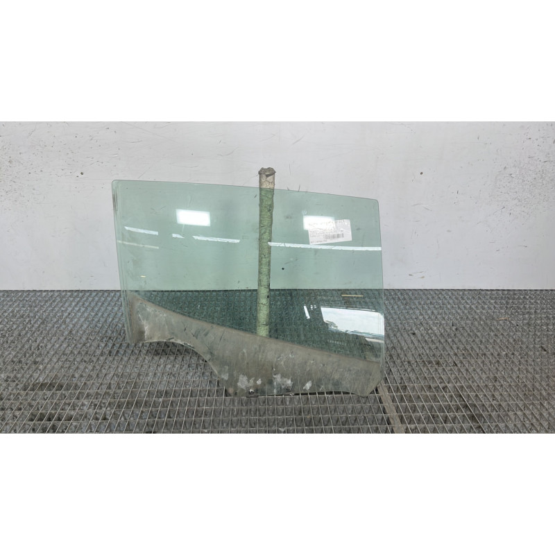 Vitre arriere droit RENAULT CLIO 4 Photo n°1