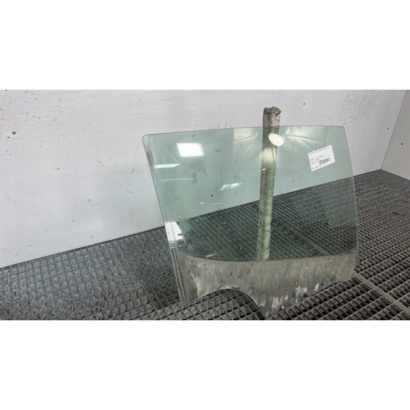 Vitre arriere droit RENAULT CLIO 4 Photo n°3