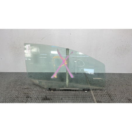 Vitre avant droit TOYOTA YARIS 2 Photo n°1