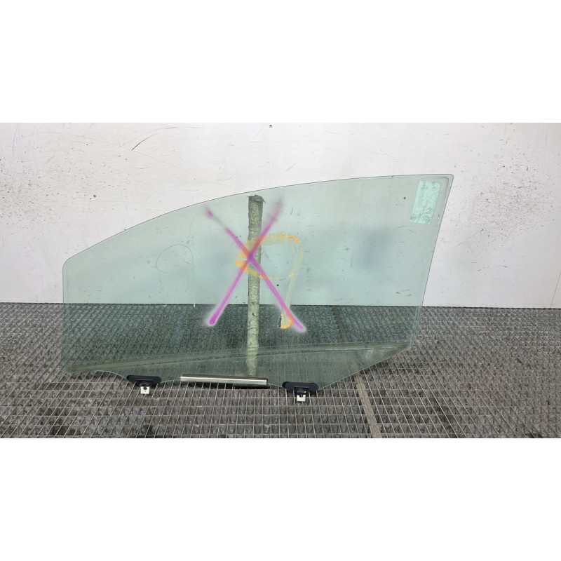 Vitre avant droit TOYOTA YARIS 2 Photo n°4