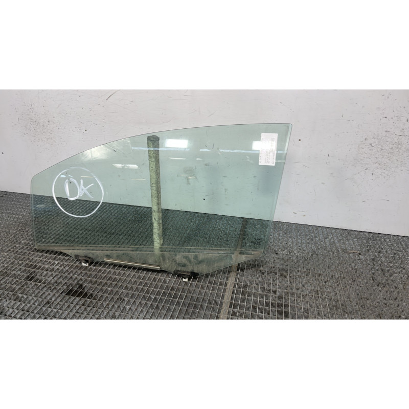Vitre avant gauche TOYOTA YARIS 2 Photo n°3