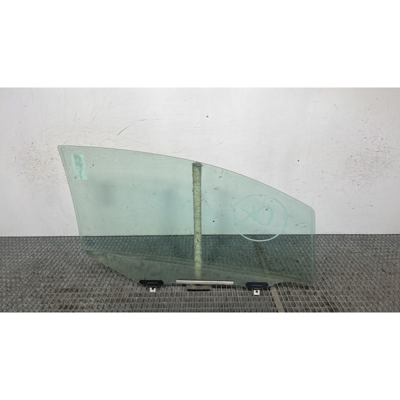 Vitre avant gauche TOYOTA YARIS 2 Photo n°4