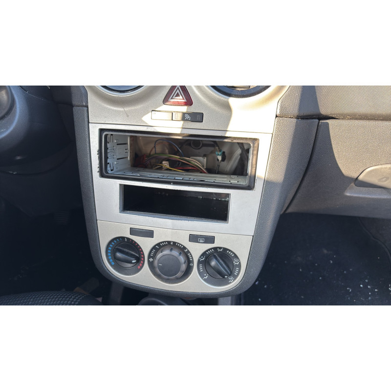 Calandre OPEL CORSA D Photo n°16