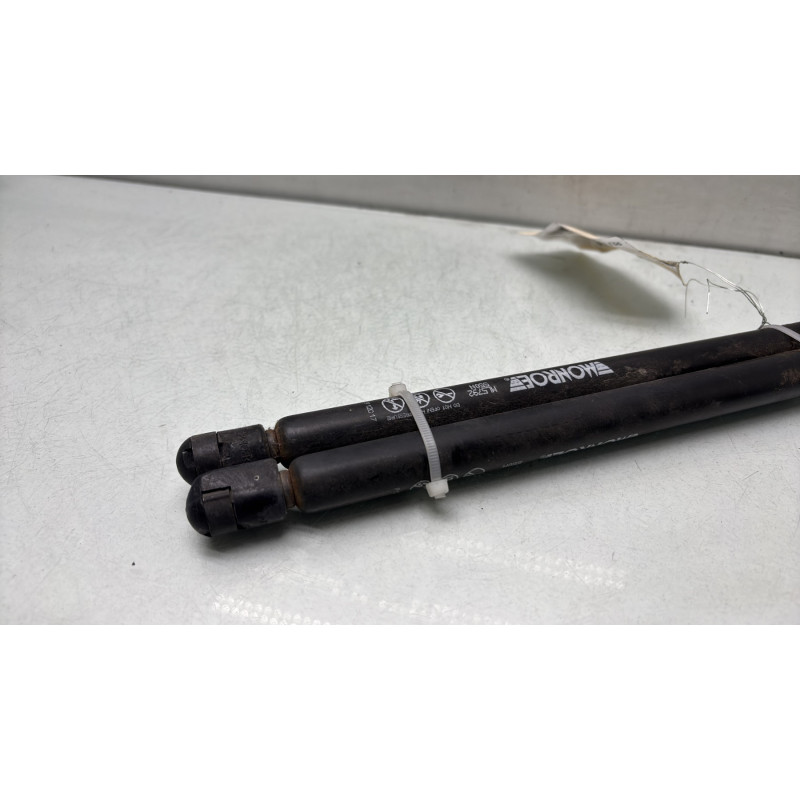 Verin de coffre VOLKSWAGEN GOLF PLUS Photo n°4