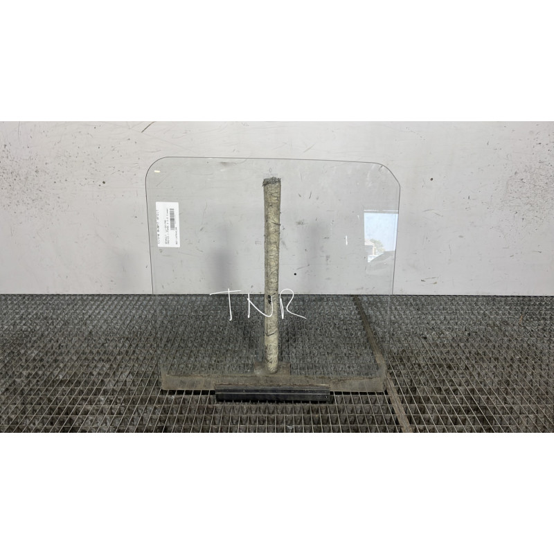 Vitre avant droit RENAULT MASTER 1 Photo n°4