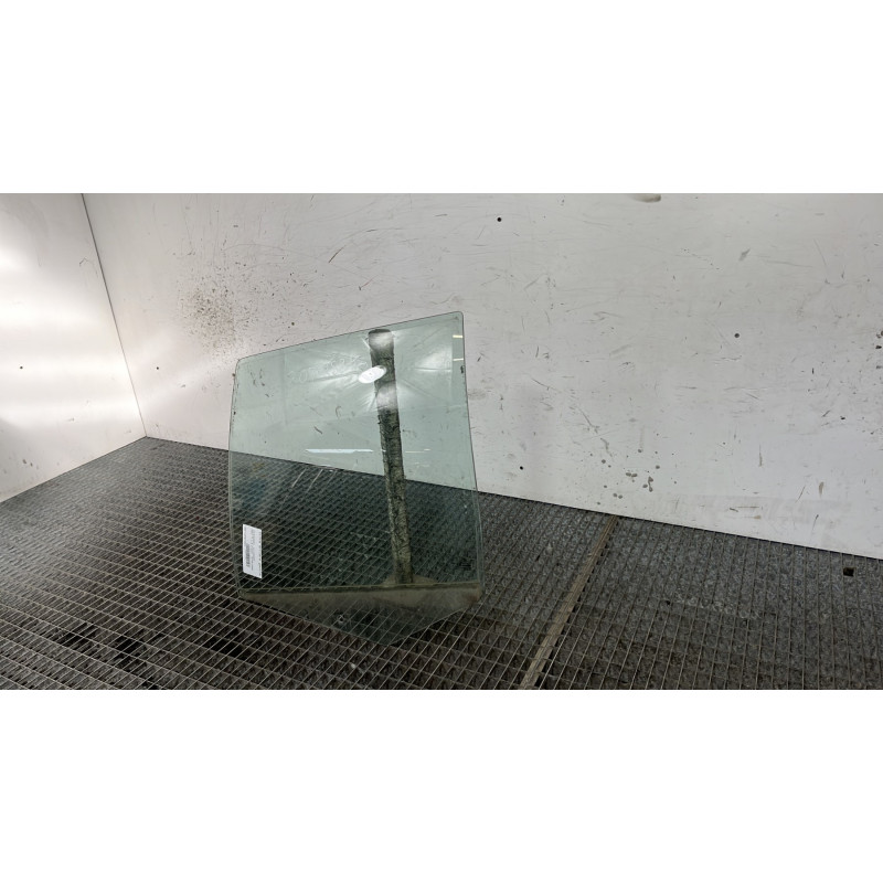 Vitre arriere gauche VOLKSWAGEN GOLF 4 Photo n°3