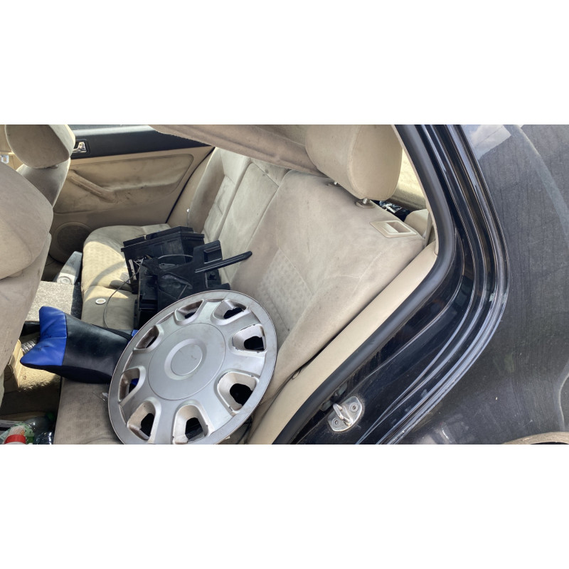 Vitre arriere gauche VOLKSWAGEN GOLF 4 Photo n°17