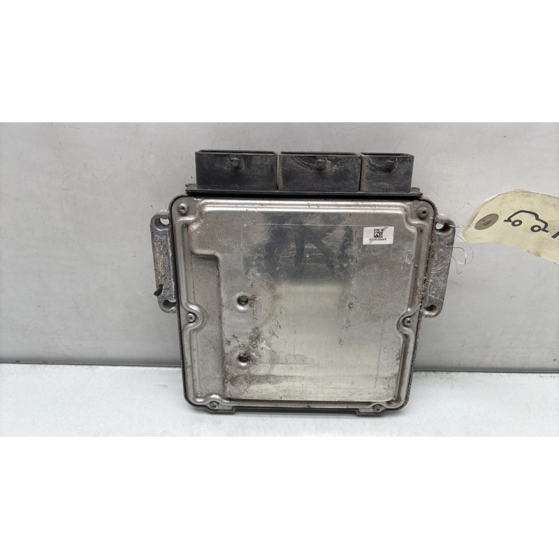 Calculateur moteur RENAULT MASTER 3 Photo n°4