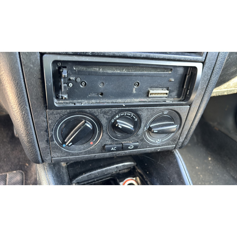 Vitre arriere droit VOLKSWAGEN GOLF 4 Photo n°20