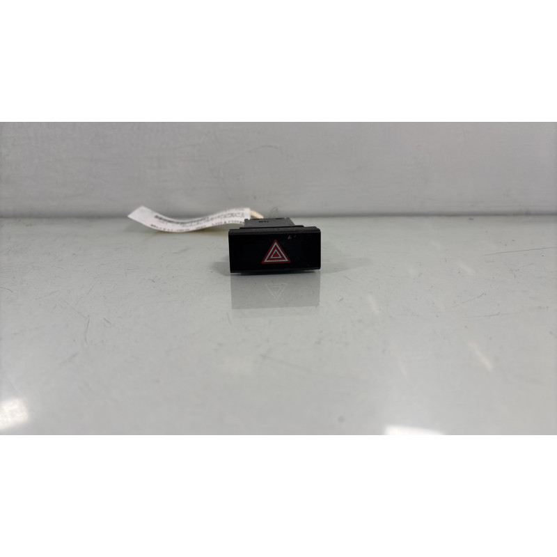 Bouton de warning HYUNDAI I 10 2 Photo n°1