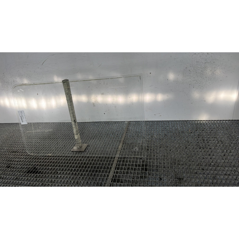Vitre arriere gauche RENAULT TRAFIC 1 Photo n°3