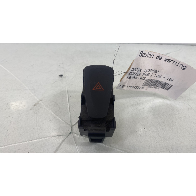Bouton de warning DACIA DOKKER Photo n°1
