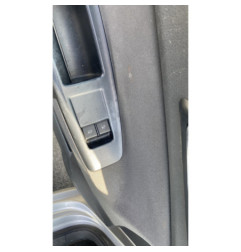 Serrure avant droit VOLKSWAGEN POLO 4