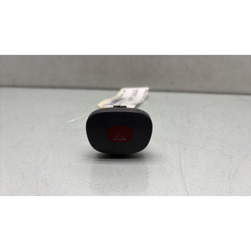 Bouton de warning RENAULT CLIO 2 Photo n°1