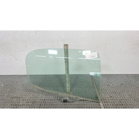 Vitre arriere droit PEUGEOT 206 Photo n°1
