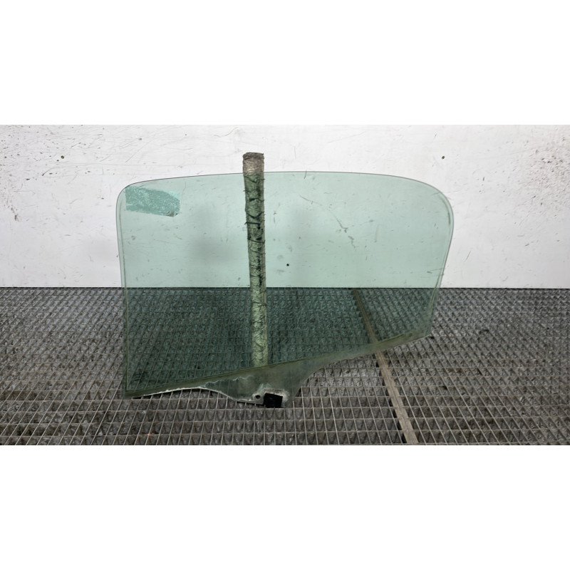Vitre arriere droit PEUGEOT 206 Photo n°4