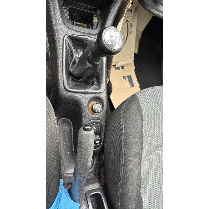 Vitre arriere droit PEUGEOT 206 Photo n°19
