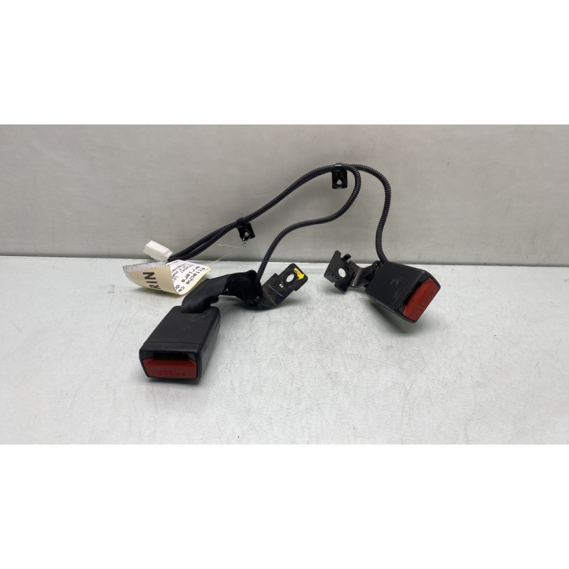 Attache ceinture arriere droit HYUNDAI I 10 2 Photo n°1