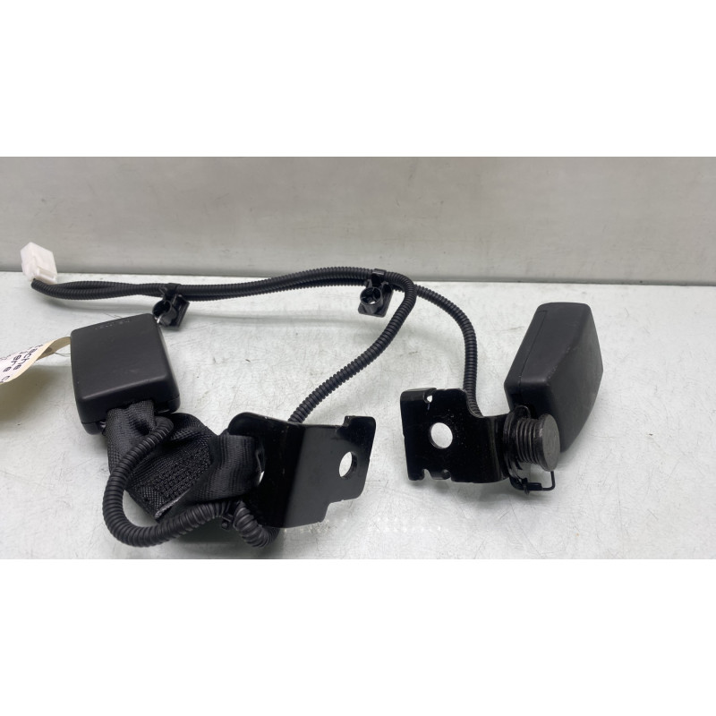 Attache ceinture arriere droit HYUNDAI I 10 2 Photo n°4