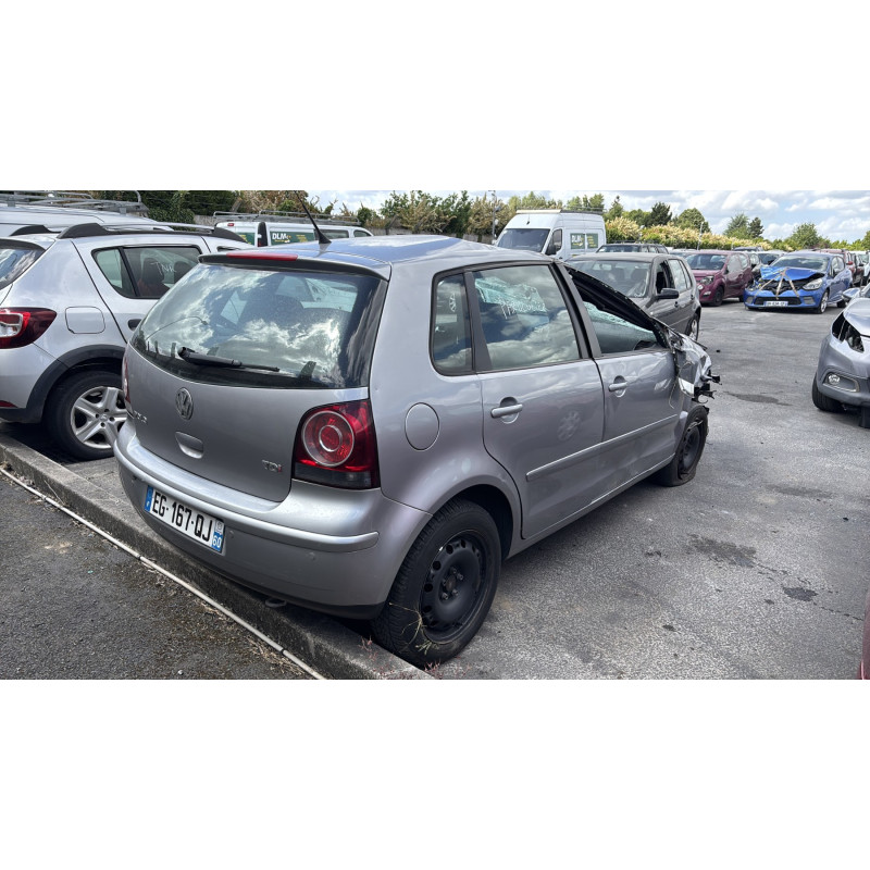 Verin de coffre VOLKSWAGEN POLO 4 Photo n°8