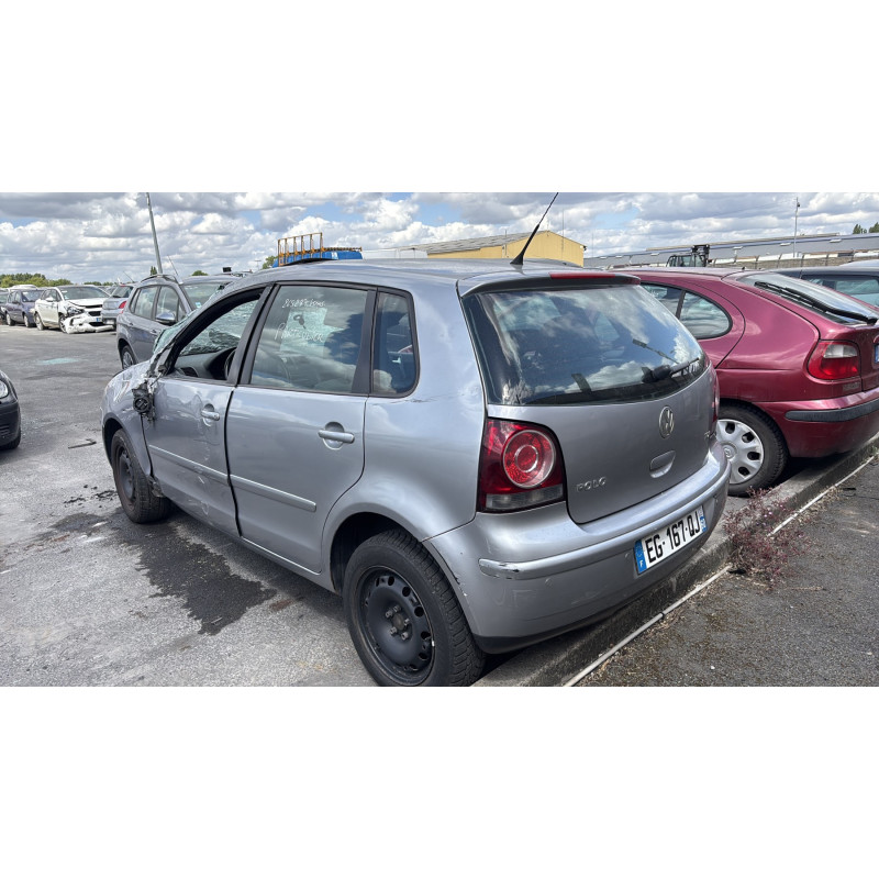 Verin de coffre VOLKSWAGEN POLO 4 Photo n°9