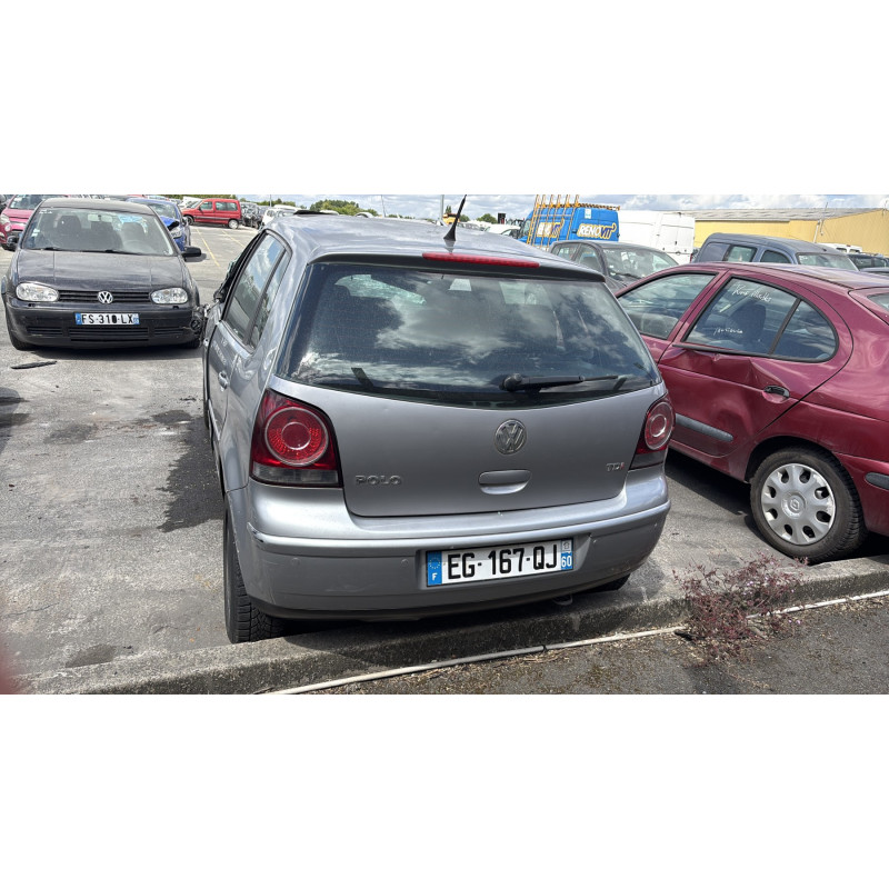 Verin de coffre VOLKSWAGEN POLO 4 Photo n°10