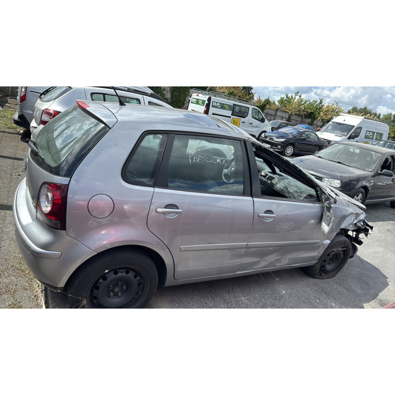 Verin de coffre VOLKSWAGEN POLO 4 Photo n°12