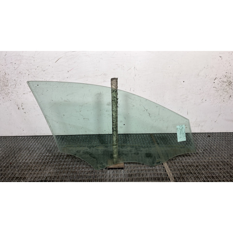 Vitre avant gauche MERCEDES CLASSE A 176 Photo n°4