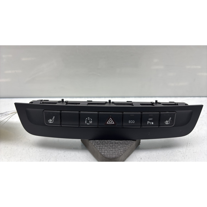 Bouton de warning MERCEDES CLASSE A 176 Photo n°1
