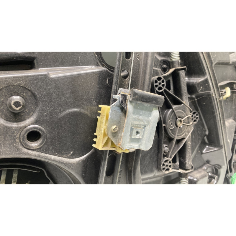 Leve vitre electrique avant gauche MERCEDES CLASSE A 176 Photo n°10