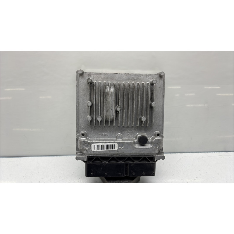 Calculateur moteur MERCEDES CLASSE A 176 Photo n°1