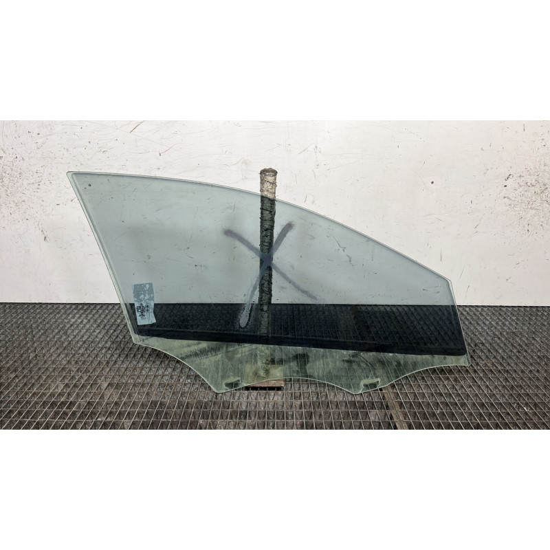 Vitre avant gauche MERCEDES CLASSE A 176 Photo n°4