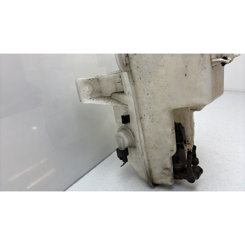 Vase de lave glace VOLVO V 40 2 Photo n°3