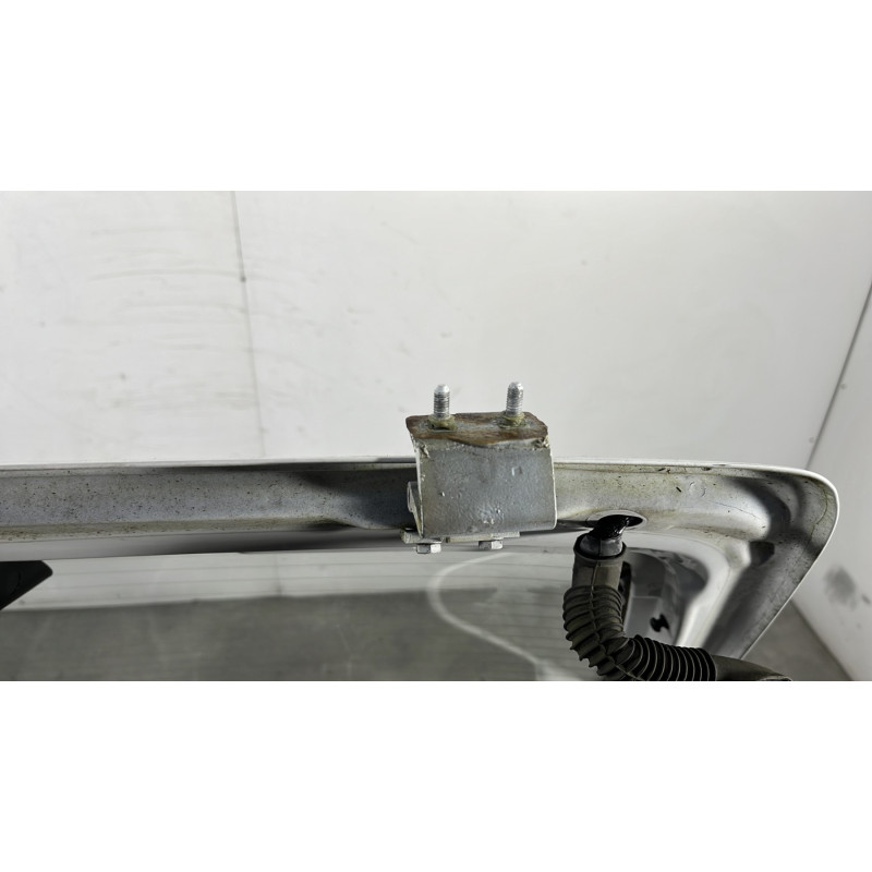 Malle/Hayon arriere PEUGEOT 106 Photo n°8