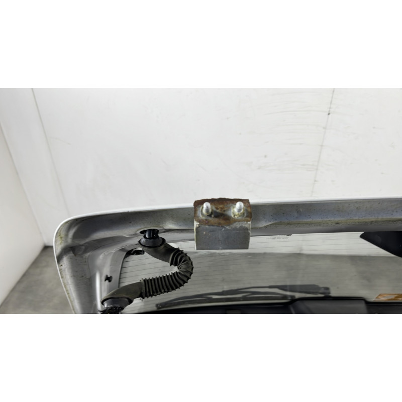 Malle/Hayon arriere PEUGEOT 106 Photo n°9