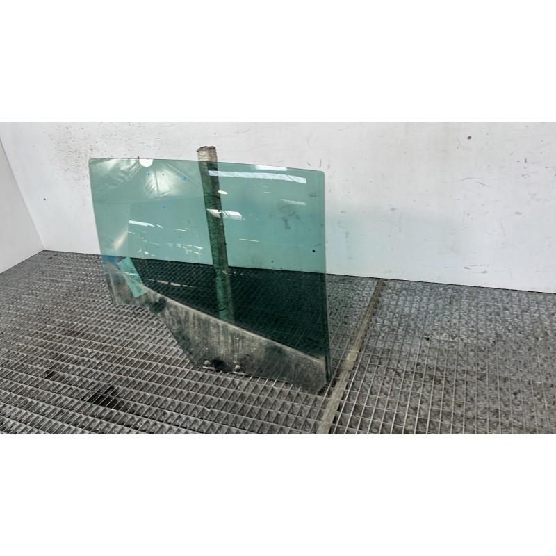 Vitre arriere droit RENAULT CLIO 4 Photo n°2