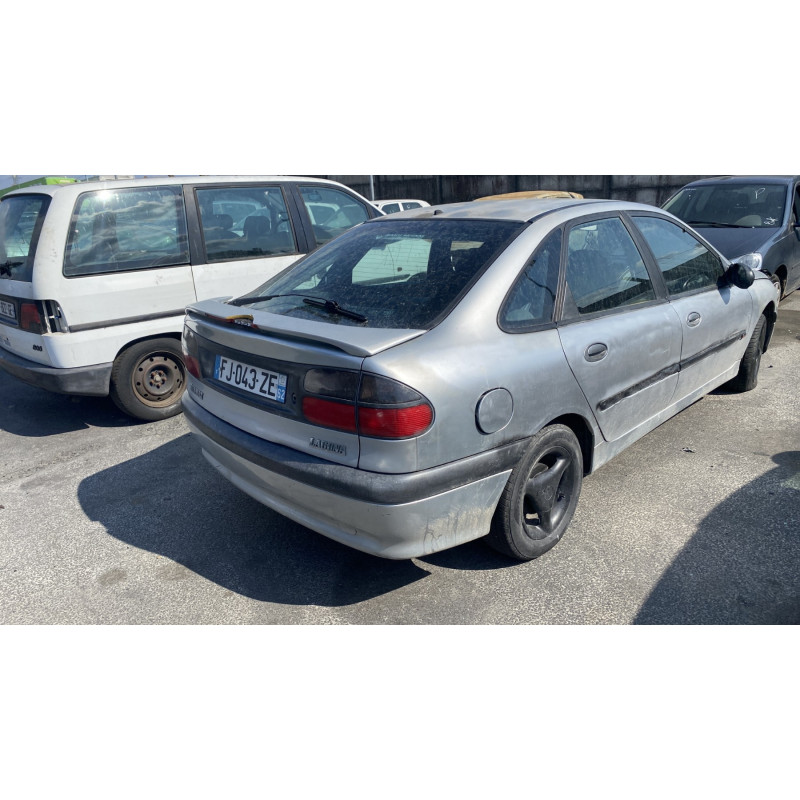 Bandeau de feu malle/hayon RENAULT LAGUNA 1 Photo n°12