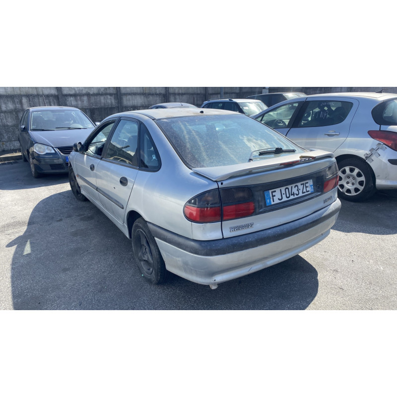Bandeau de feu malle/hayon RENAULT LAGUNA 1 Photo n°13