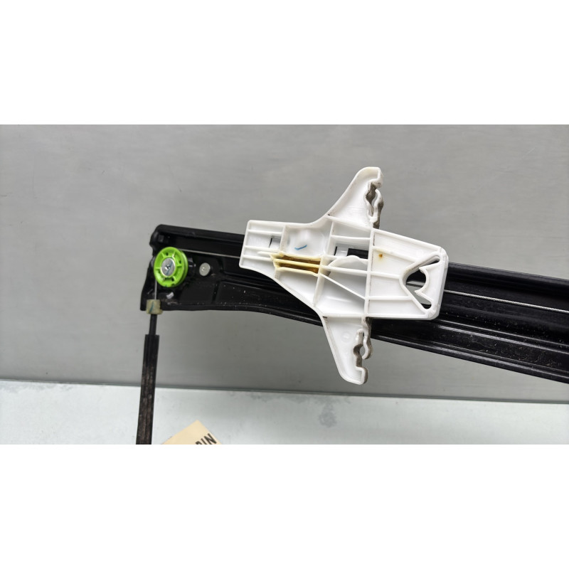 Leve vitre electrique arriere gauche VOLKSWAGEN TOURAN 3 Photo n°2