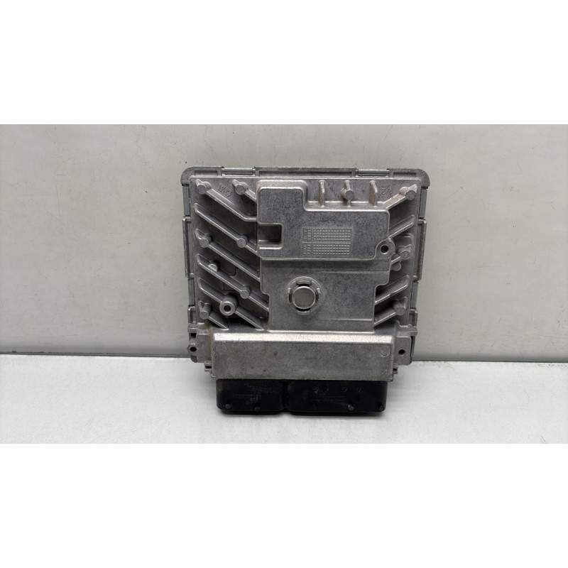 Calculateur moteur VOLKSWAGEN TOURAN 3 Photo n°1
