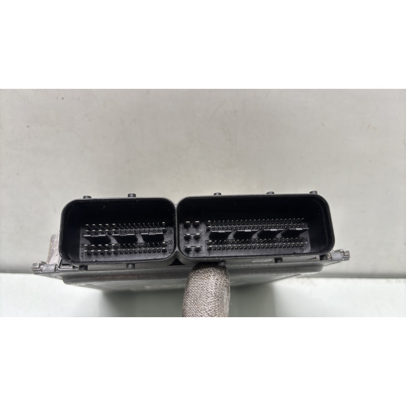 Calculateur moteur VOLKSWAGEN TOURAN 3 Photo n°4