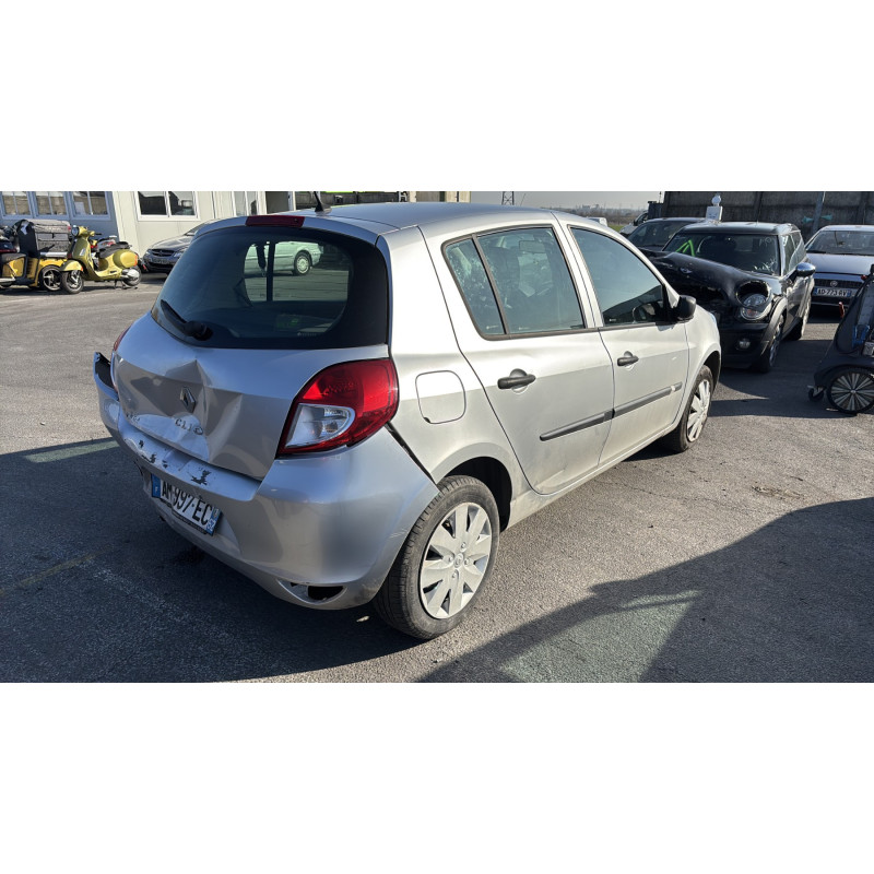 Vitre arriere gauche RENAULT CLIO 3 Photo n°9