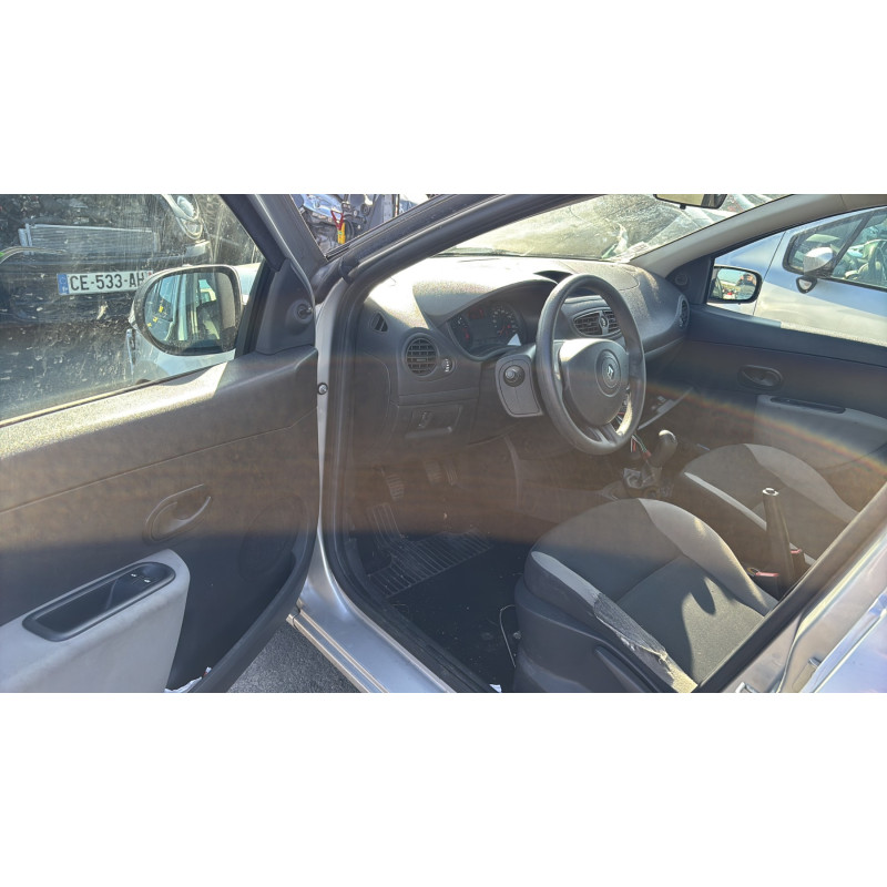 Vitre arriere gauche RENAULT CLIO 3 Photo n°15