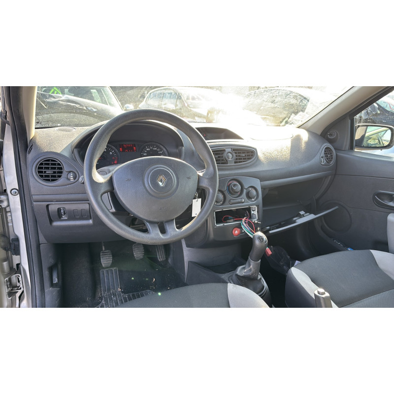 Vitre arriere gauche RENAULT CLIO 3 Photo n°18