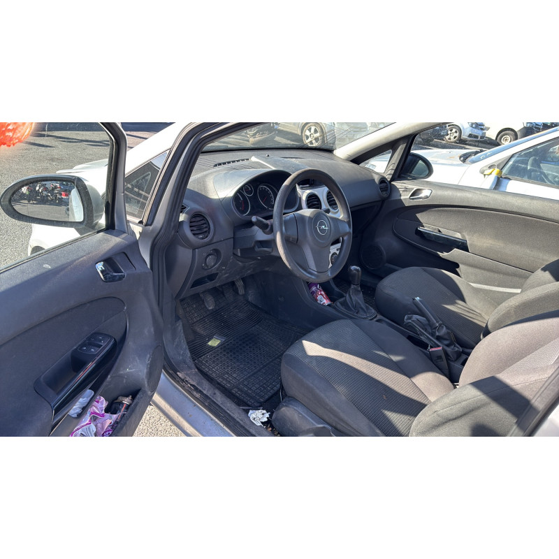 Feu arriere principal gauche (feux) OPEL CORSA D Photo n°12