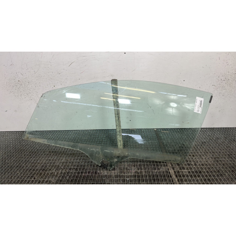 Vitre avant gauche FIAT GRANDE PUNTO Photo n°1
