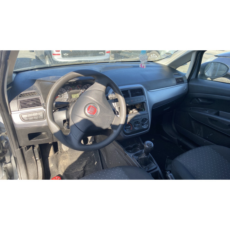 Face avant FIAT GRANDE PUNTO Photo n°19