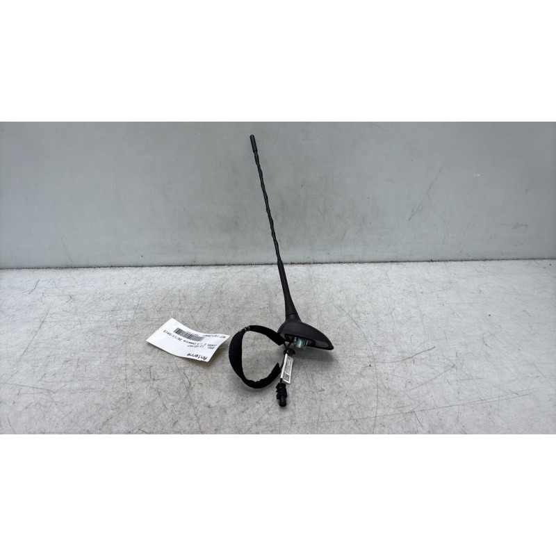 Antenne OPEL CORSA E Photo n°1