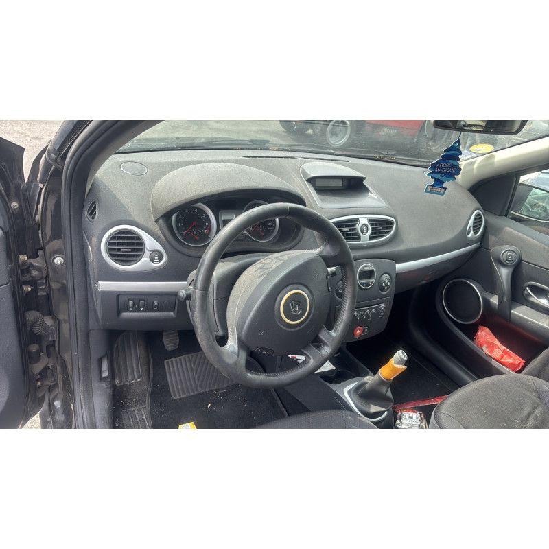 Aile avant gauche RENAULT CLIO 3 Photo n°17